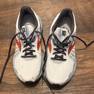 Brooks Adrenaline 21 Running Shoe